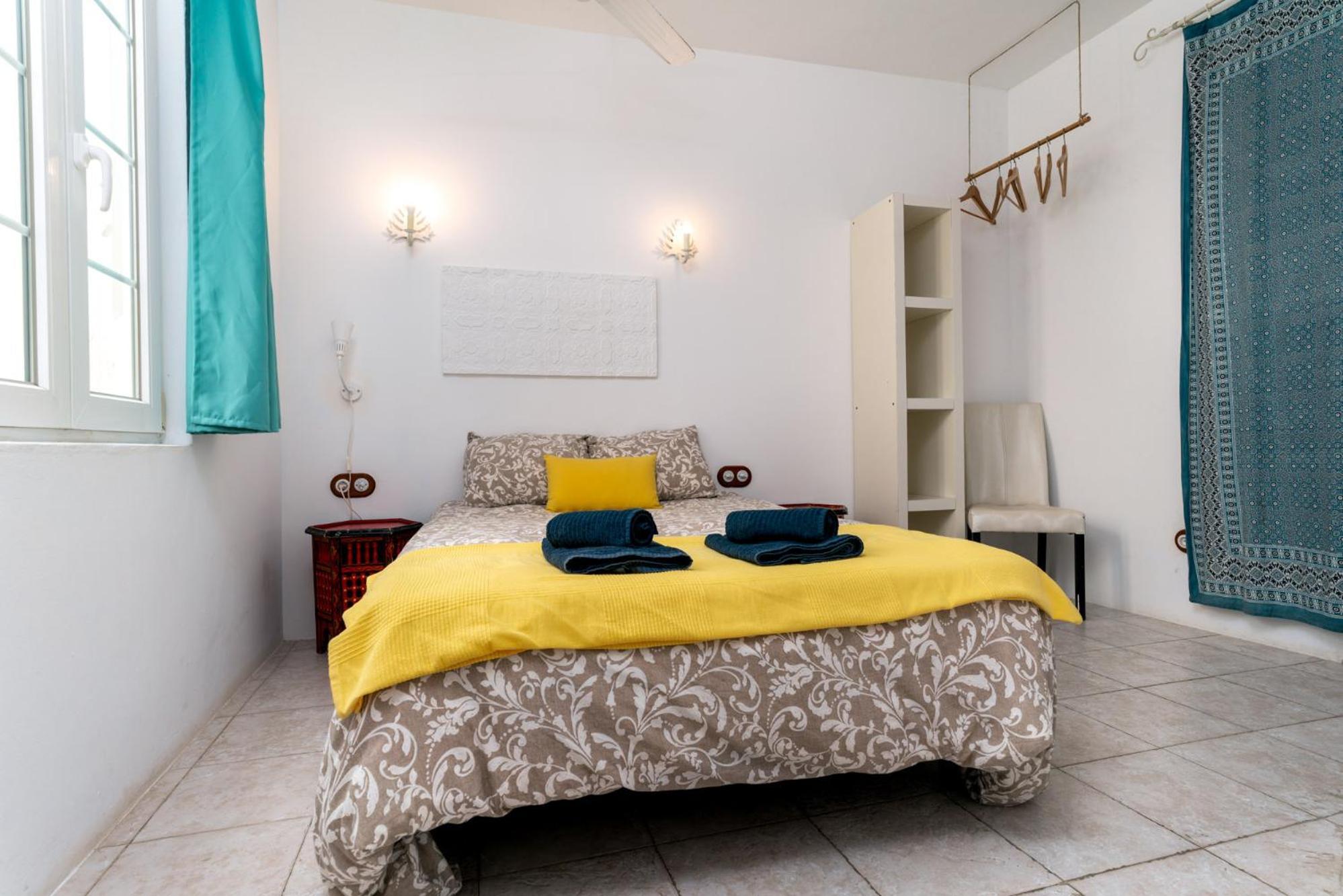The Roof Apartment Tarifa Bilik gambar