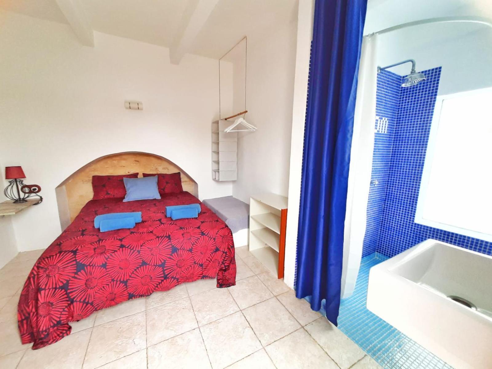 The Roof Apartment Tarifa Bilik gambar