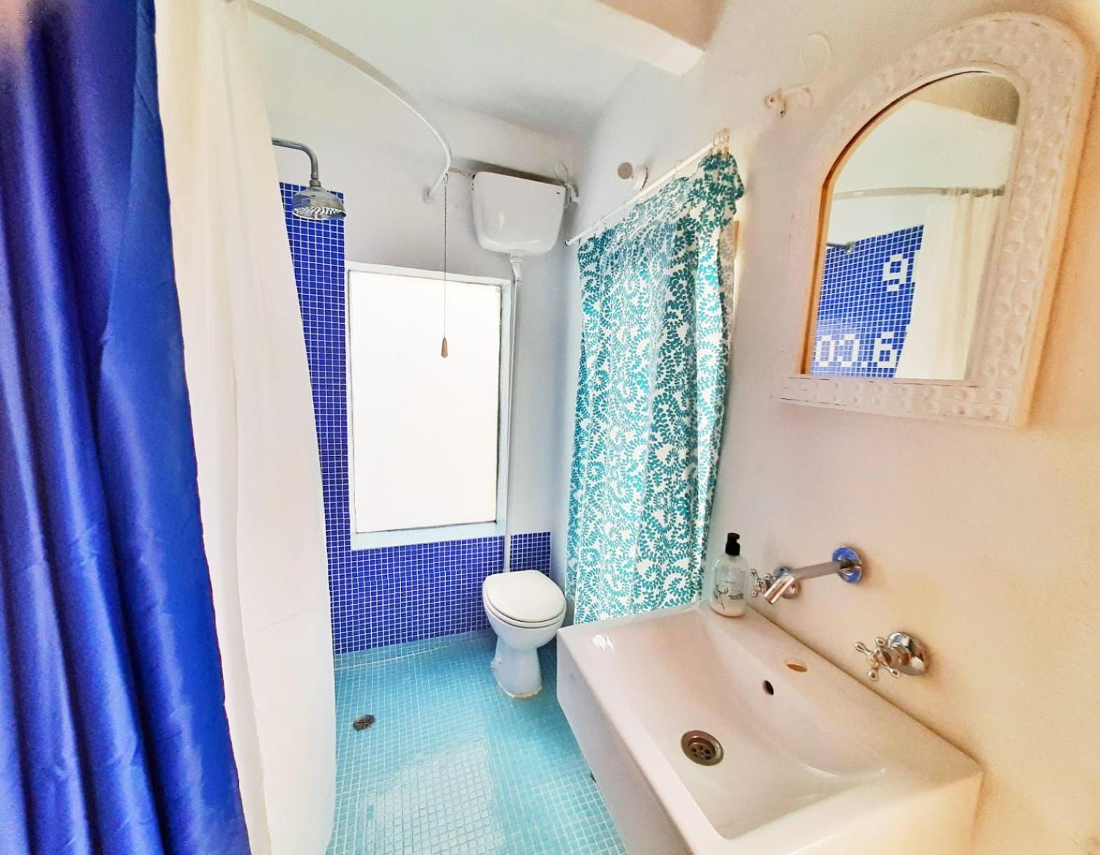 The Roof Apartment Tarifa Bilik gambar