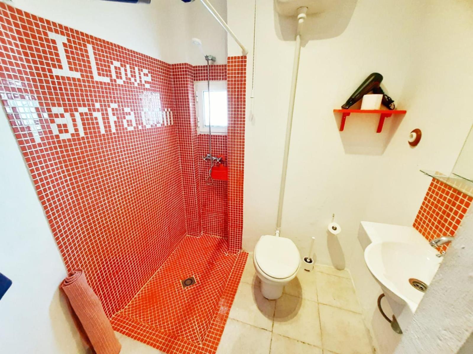 The Roof Apartment Tarifa Bilik gambar